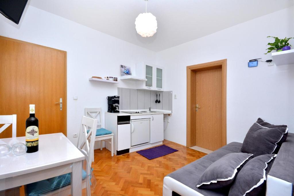 Kuchyňa alebo kuchynka v ubytovaní Apartment Joe Light