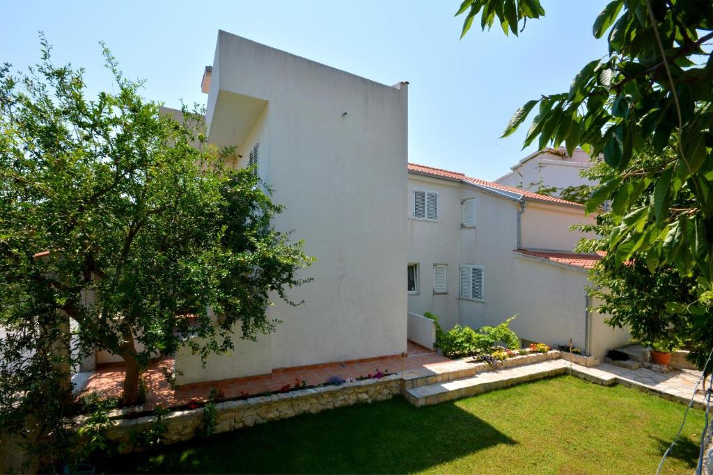 Vonkajšia záhrada v ubytovaní Apartment Joe Light