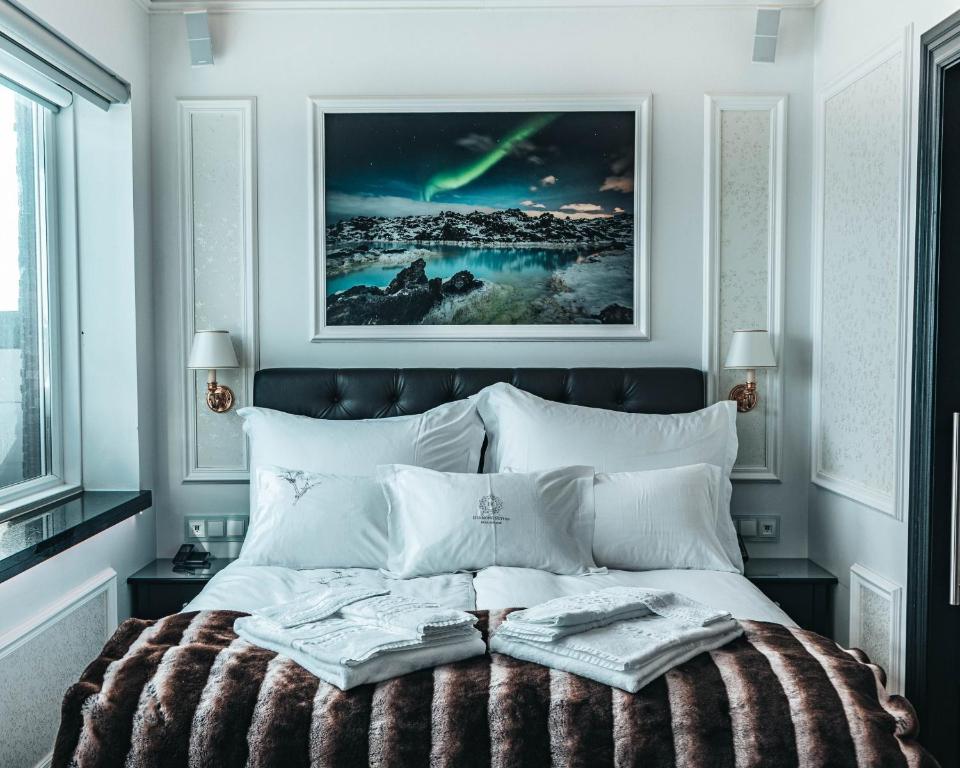 Postel nebo postele na pokoji v ubytování Diamond Suites by Reykjavik Keflavik Airport