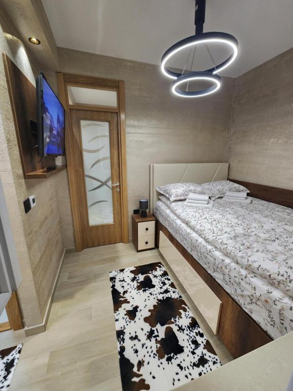 Postel nebo postele na pokoji v ubytování Ebra 76 Kraljevi Cardaci Kopaonik