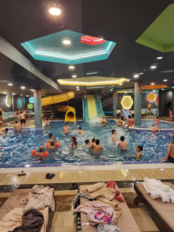 Bazén v ubytování Ebra 76 Kraljevi Cardaci Kopaonik nebo v jeho okolí