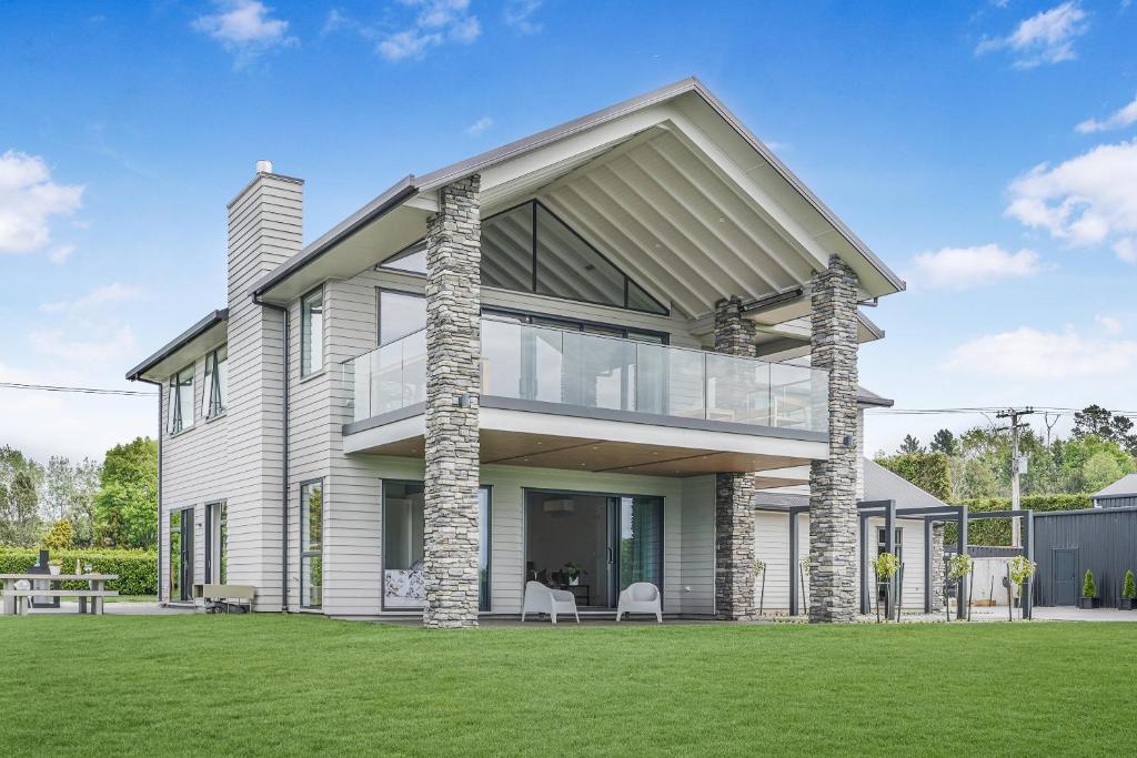 LakeSide Karapiro Downstairs Apartment, Cambridge (updated prices 2024)