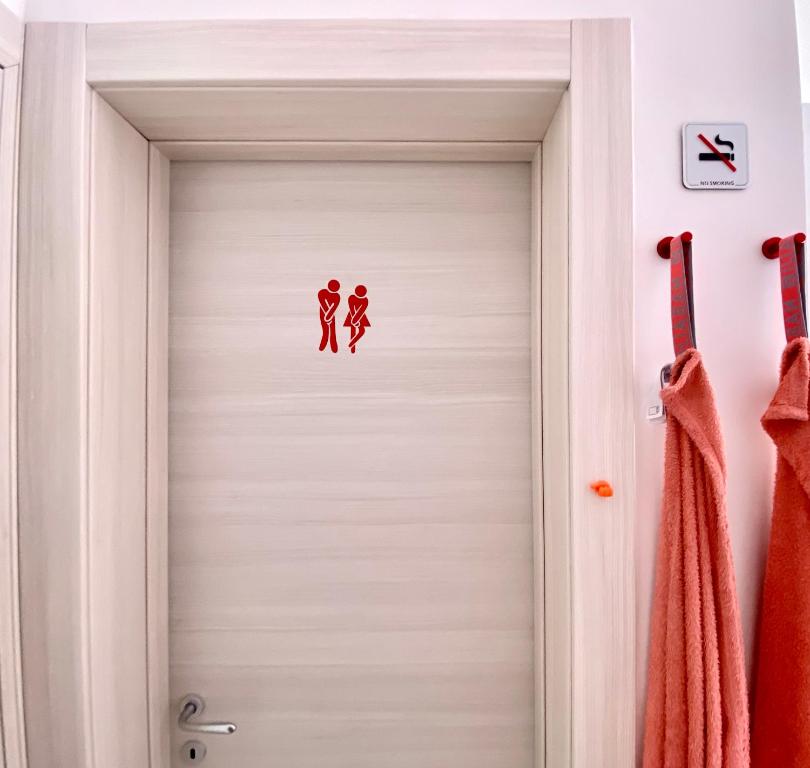 Central Private En-Suite with Balcony in shared residence - 13