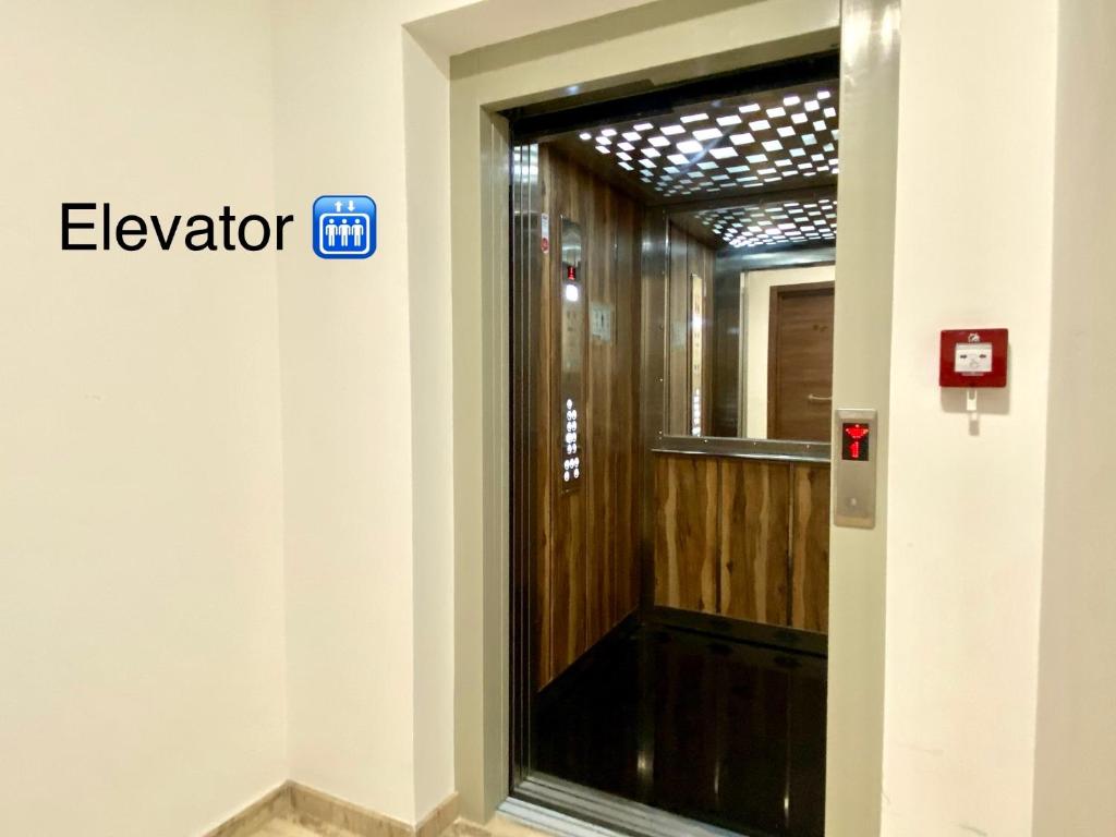 Central Private En-Suite with Balcony in shared residence - 18