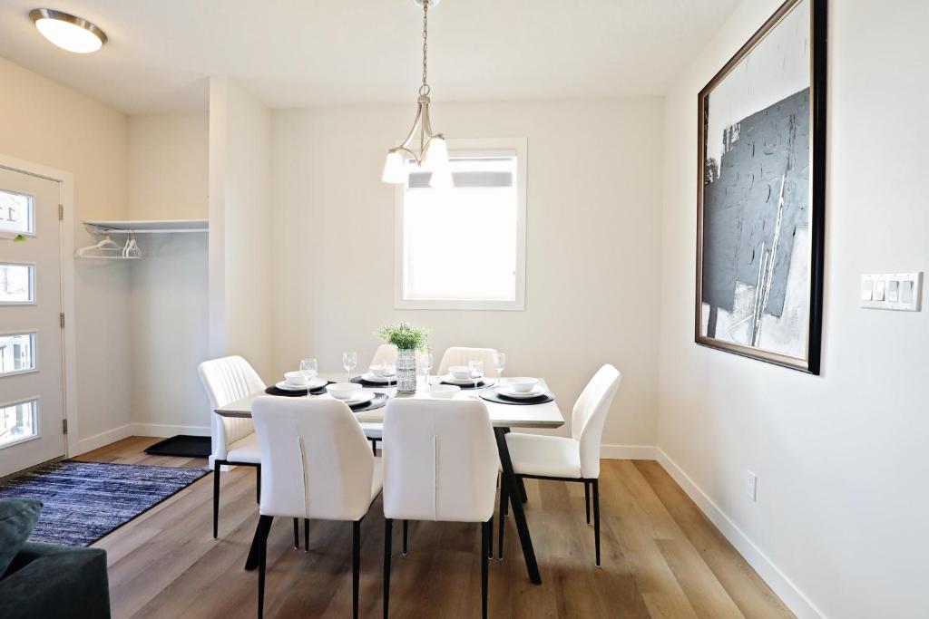 Fotografie z fotogalerie ubytování Central 5 Bedroom, AC, Rogers, Commonwealth, EXPO v destinaci Edmonton