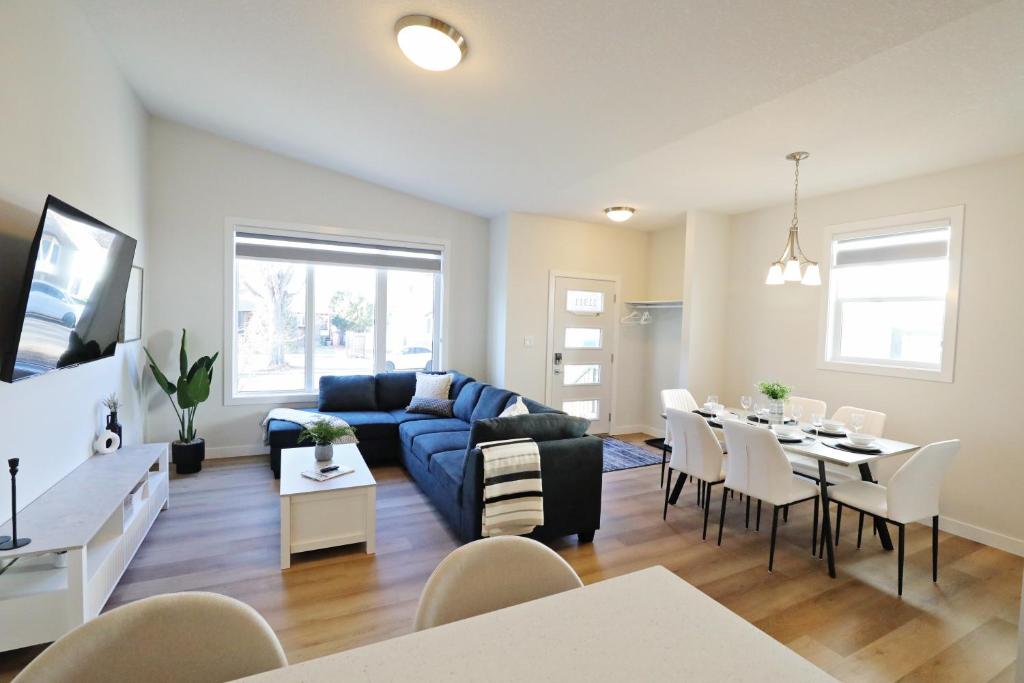 TV a/nebo společenská místnost v ubytování Central 5 Bedroom, AC, Rogers, Commonwealth, EXPO