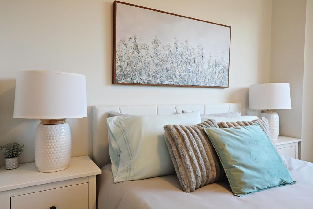 Posezení v ubytování Central 5 Bedroom, AC, Rogers, Commonwealth, EXPO