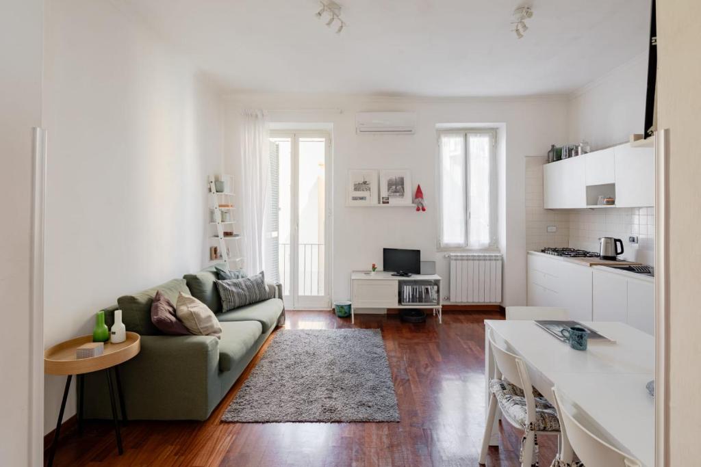 Bright and Quiet Apartment San Giovanni Metro A Direct to Center and Vatican