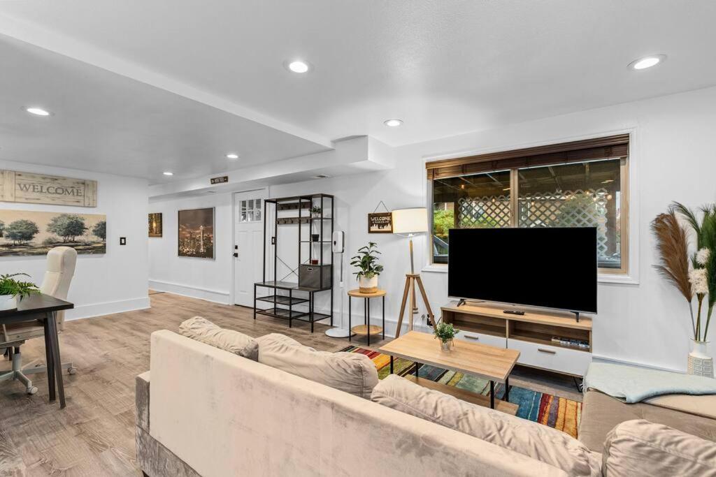 Gallery image of Pacific NW Gem w/Hot-tub 15 minutes Airport. in Auburn