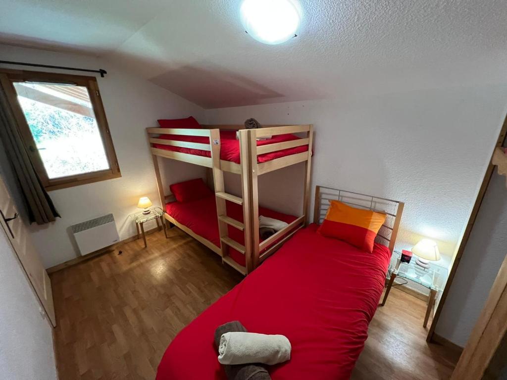 Postel nebo postele na pokoji v ubytování Montagne Duplex-Orelle 9 pers. avec SPA