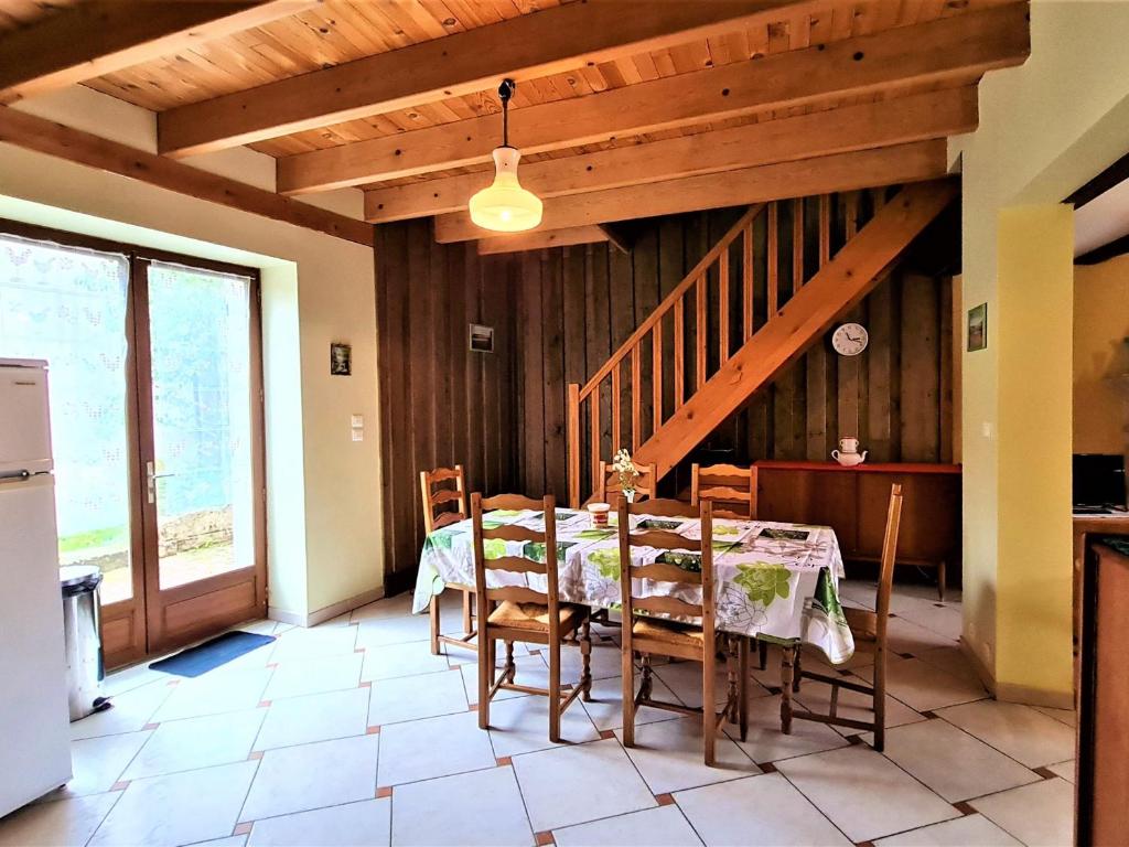 Maison spacieuse et confortable avec terrasse et jardin, idéale pour famille ou entreprise - FR-1-585-29 - Casa De Vacaciones (6 Adultos)