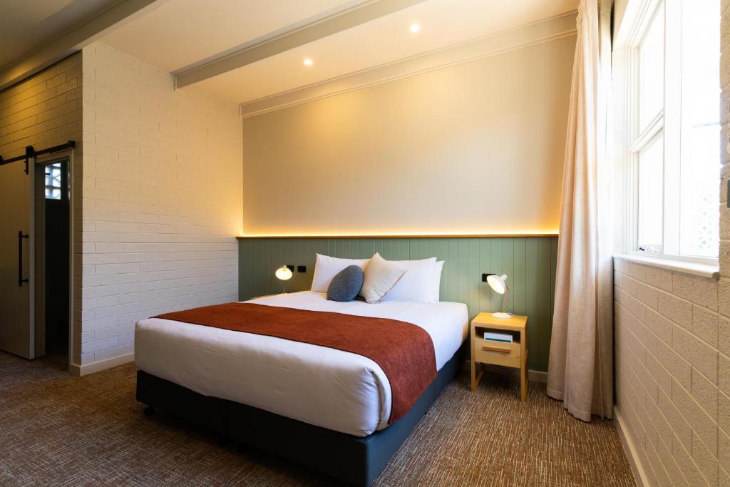 a bedroom with a large bed in a room at The Clovercrest Hotel Motel in Modbury