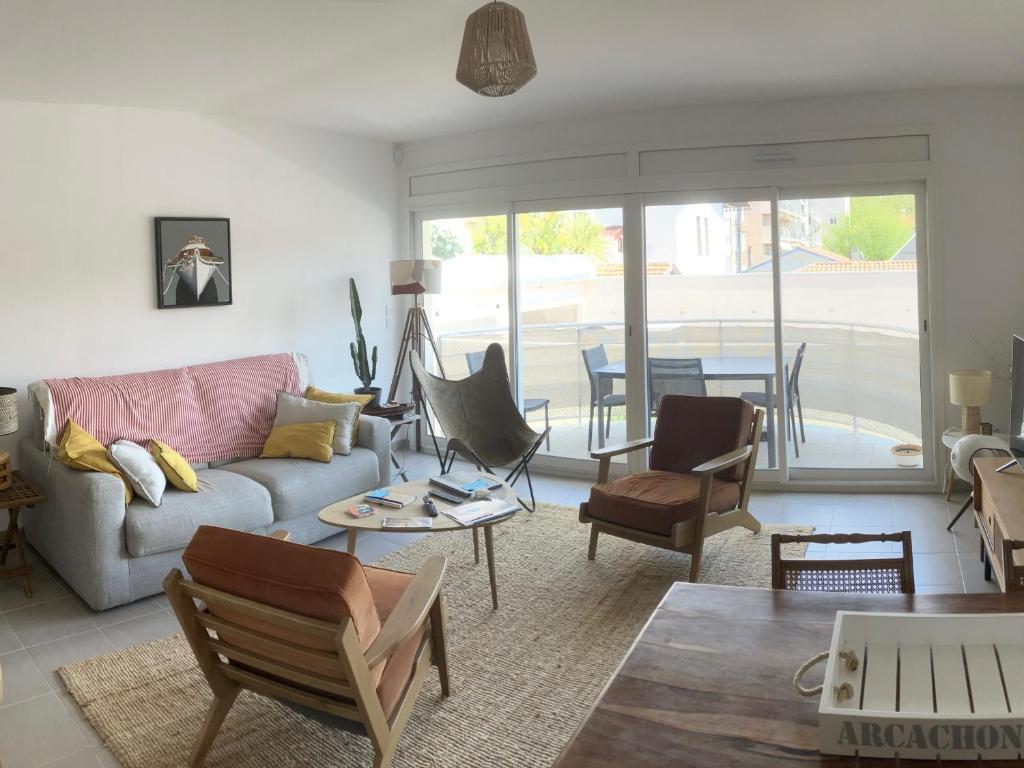 Photo de la galerie de l'établissement T3 en centre d'Arcachon, 2 min plage, 5 min gare, balcon, parking sécurisé, WIFI, ménage inclus - FR-1-374-193, à Arcachon