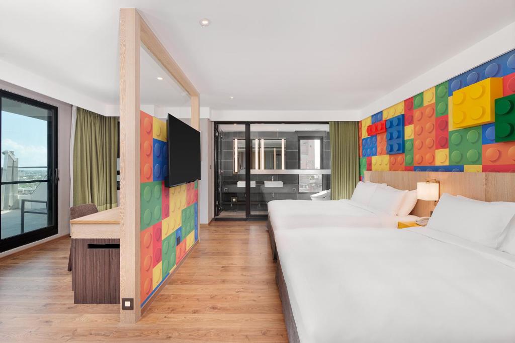 Postel nebo postele na pokoji v ubytování Four Points by Sheraton Yilan Jiaoxi