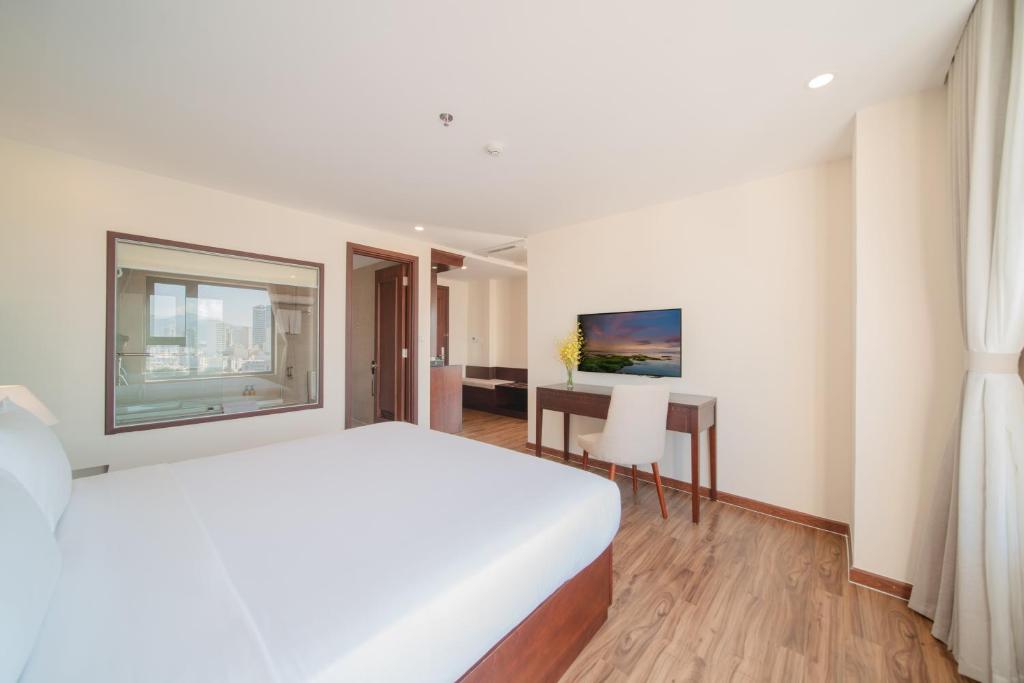 Florida Suite Partial Sea View