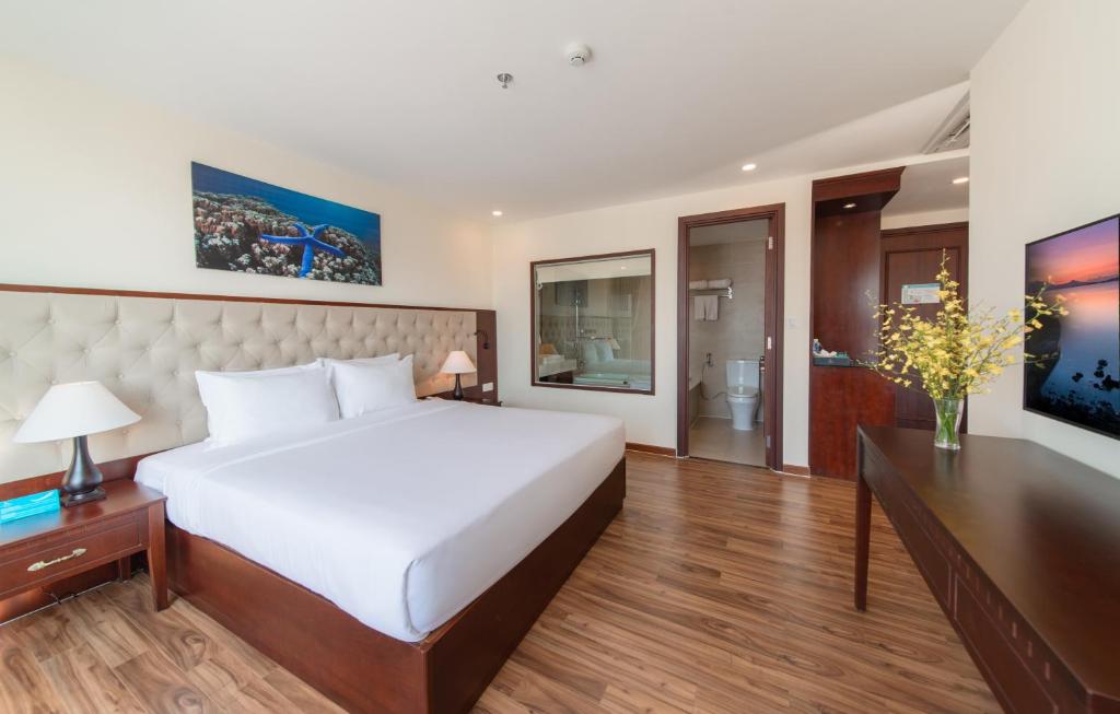 Florida Suite Partial Sea View