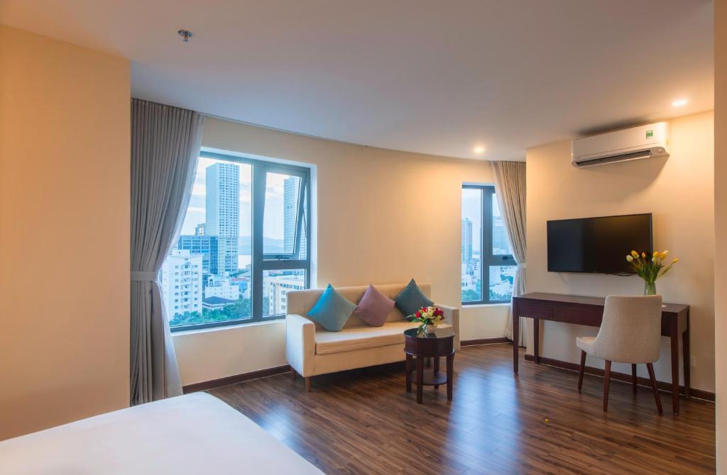 Senior Partial Sea View With Bathtub