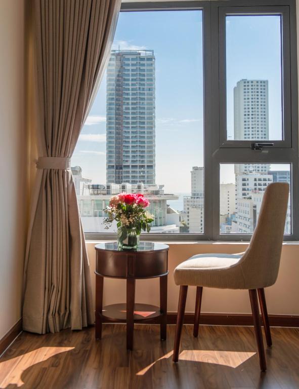 Senior Partial Sea View With Bathtub