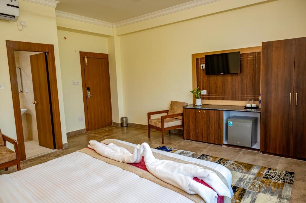 Letto o letti in una camera di Lumbini Five Elements Hotel