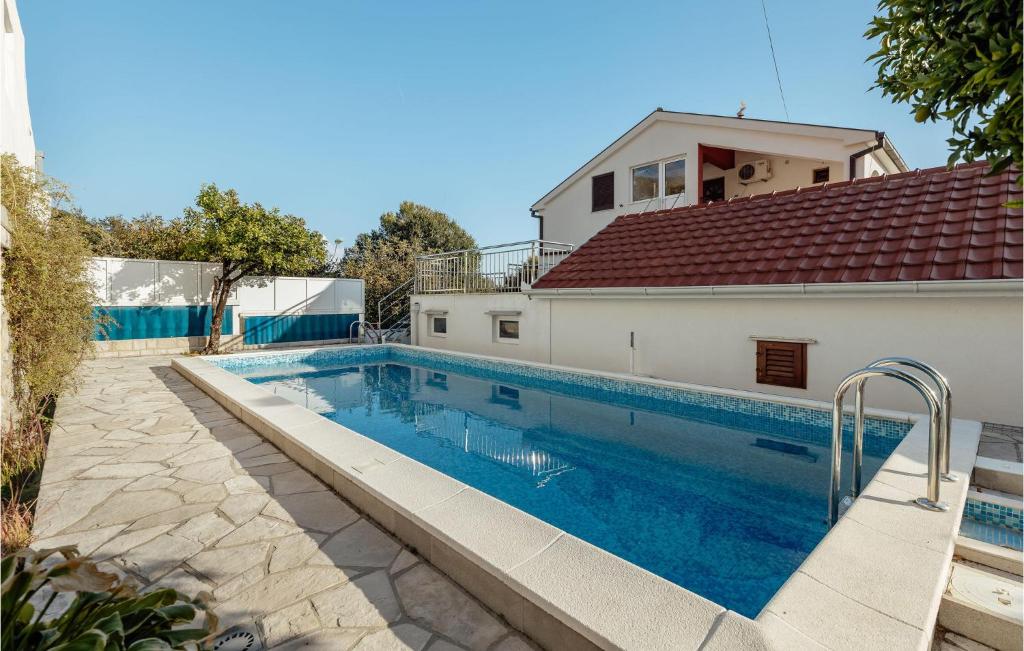 ein Pool vor einem Haus in der Unterkunft Amazing Apartment In Herceg Novi With Kitchen in Herceg-Novi