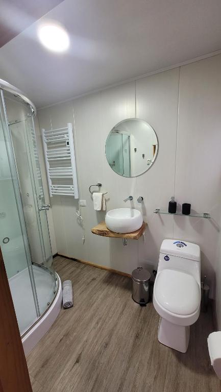Koupelna v ubytování Cabaña en Achibueno con hot tub privado y vista al río
