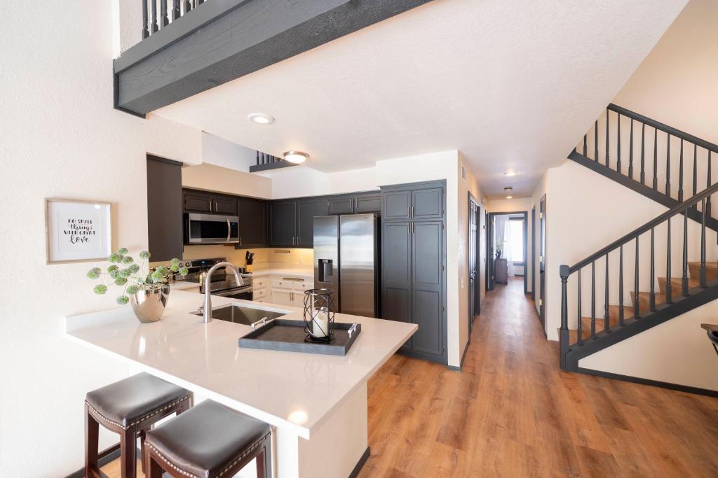 Fairway Nine 4369 - Updated Condo in the Heart of Elkhorn Resort - Housity