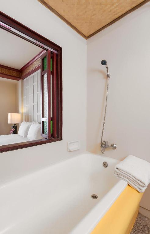 THE TOP PATONG RESORT. - Resim 21