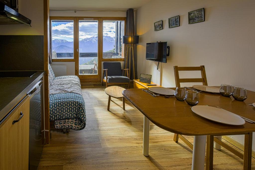 Studio with panoramic view in Huez - Welkeys – Photos 1
