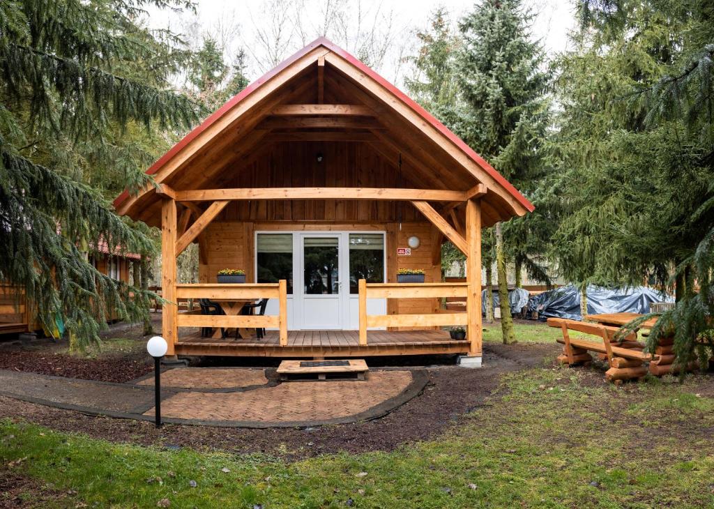 a small cabin with a gambrel roof at Ranczo Targówka in Malanów