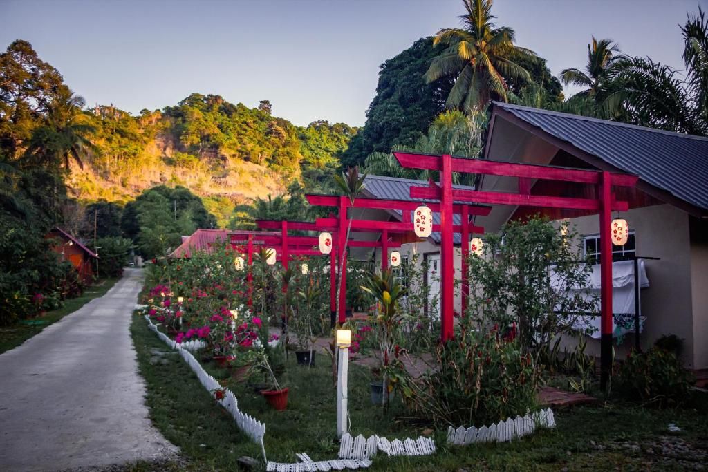 a garden with red poles in front of a building at Timba Garden FREE TOWN AND JETTY TRANSPORT in Semporna