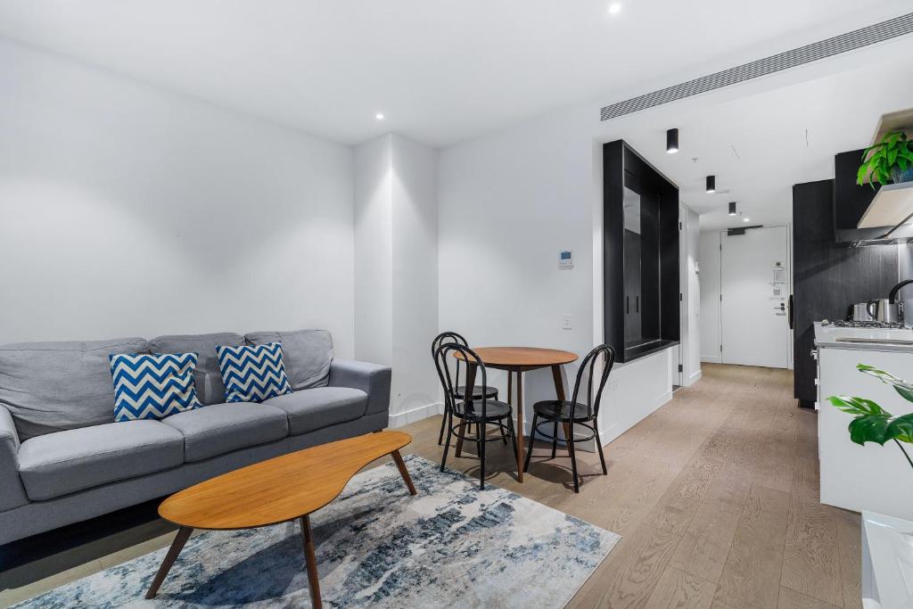 The Eminence Apartments by CLLIX - 