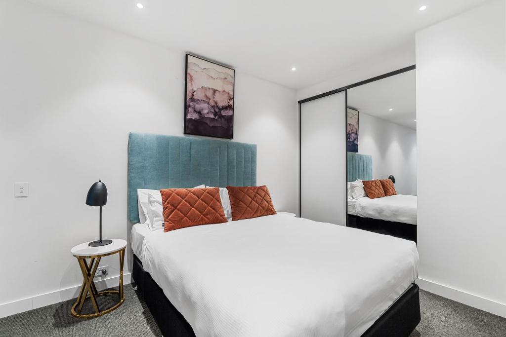 The Eminence Apartments by CLLIX - 