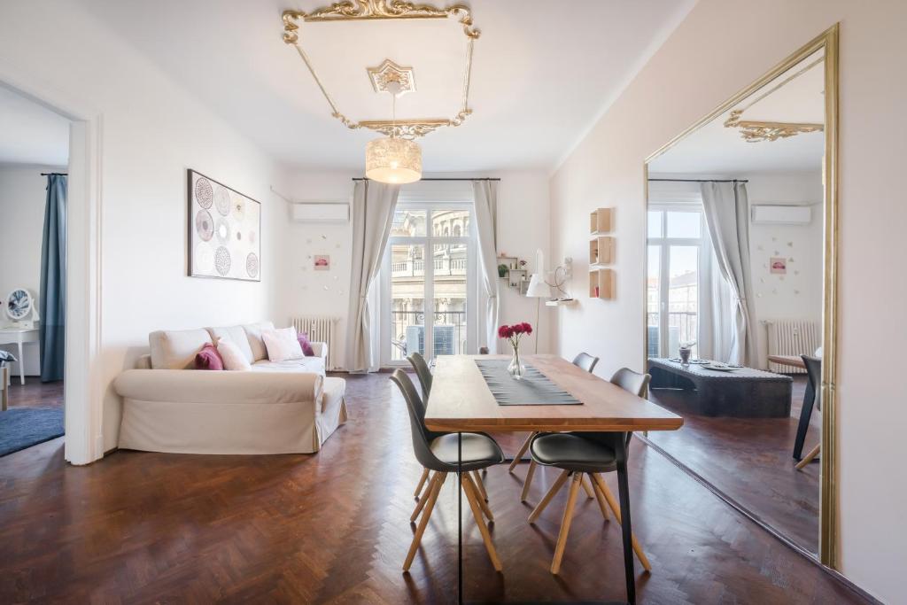 Posedenie v ubytovaní Luxury Suite Basilika Breathless View-NEED RESERVATION FOR FREE PARKING