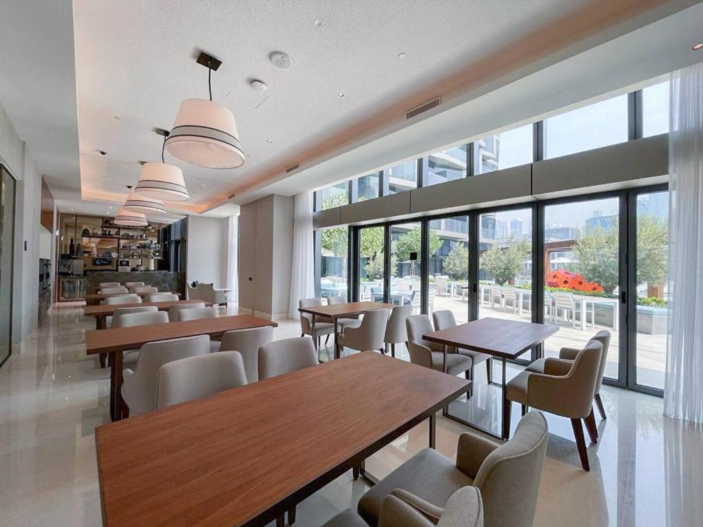 Fotografie z fotogalerie ubytování Primestay - Address Residences Opera T1 3BR in Downtown Dubai v Dubaji