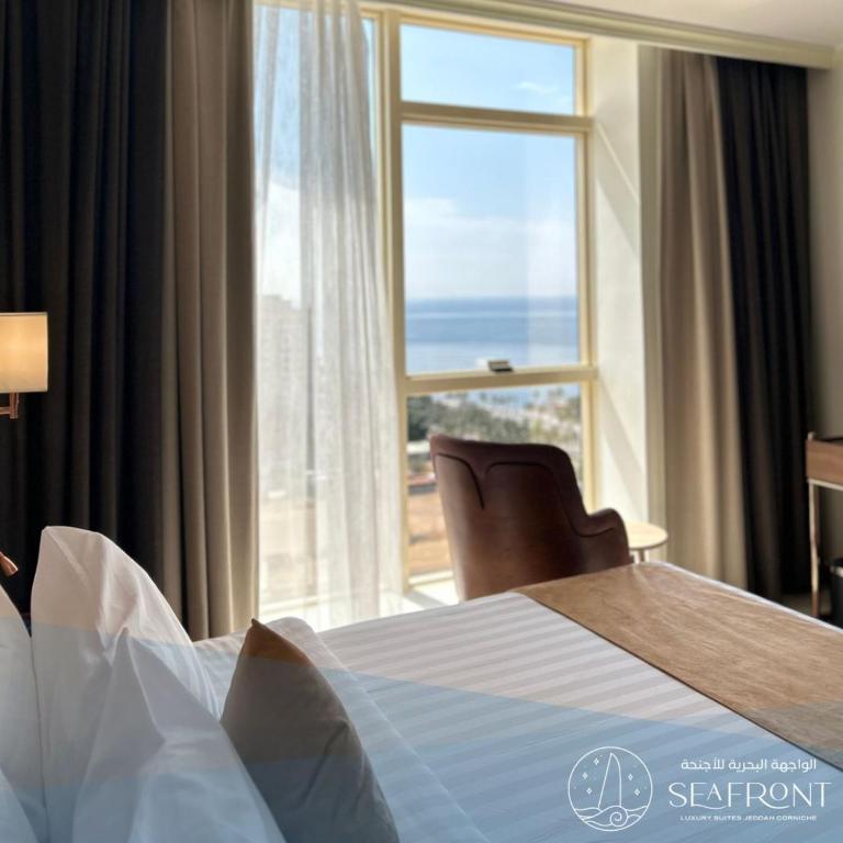 Postel nebo postele na pokoji v ubytování Seafront Luxury Suites Jeddah Corniche