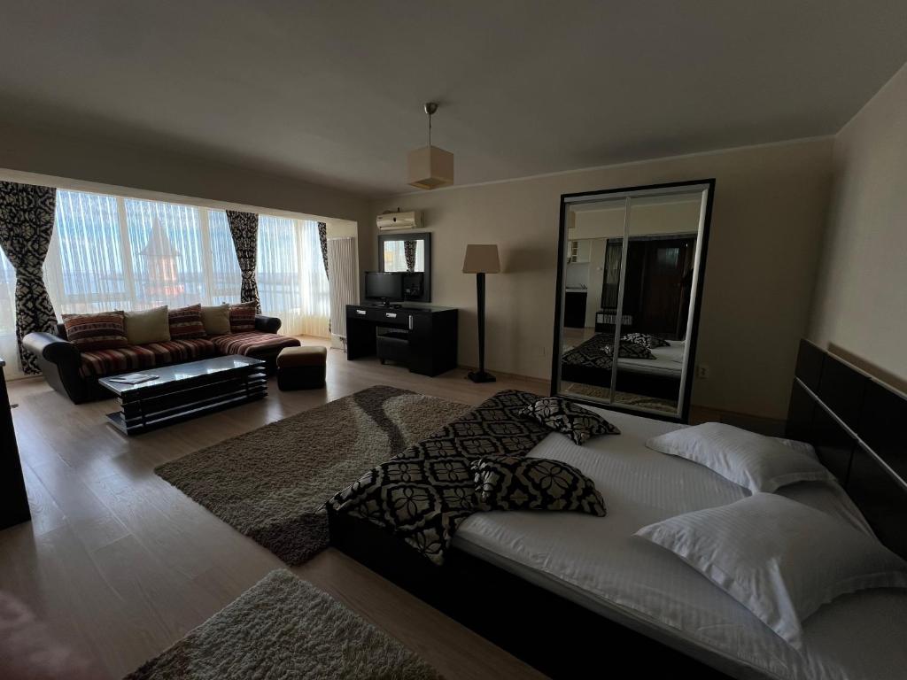 Postel nebo postele na pokoji v ubytování Hotel Royale