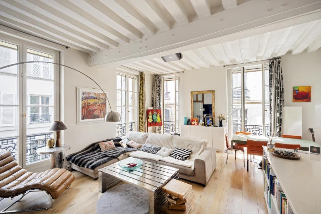 a living room with a couch and a table at Cosy appart Odéon Saint Germain in Paris