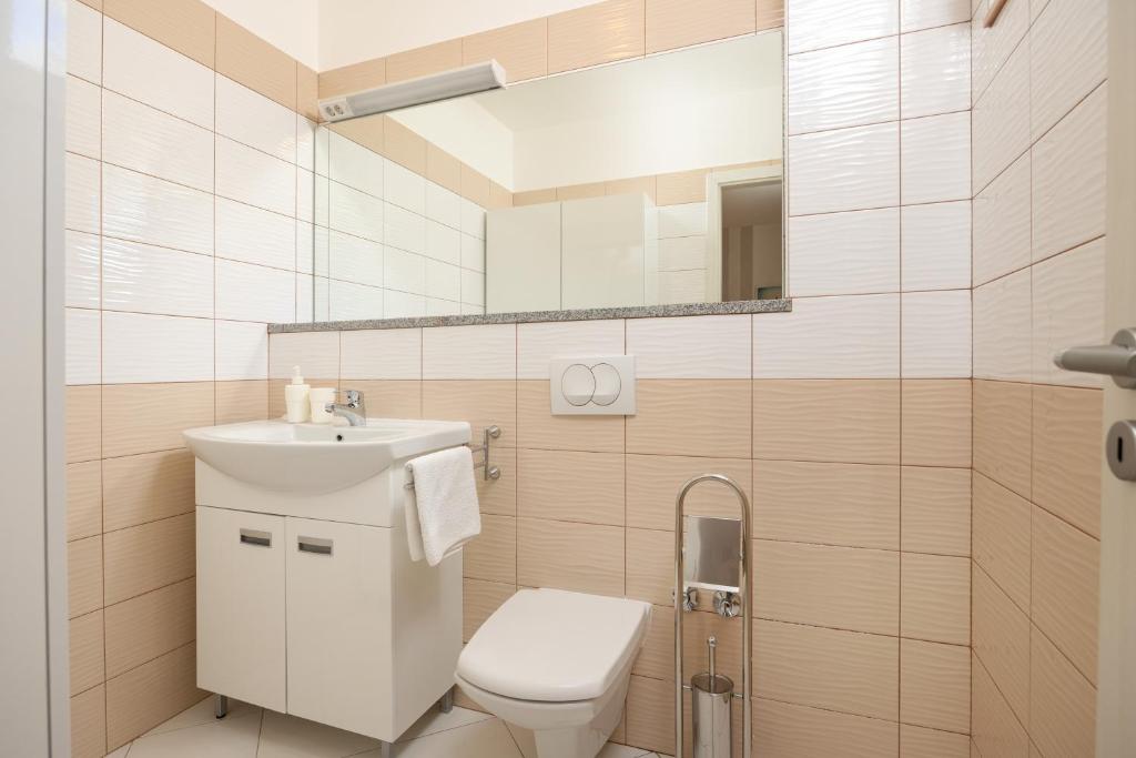 Kúpeľňa v ubytovaní VILLA MILLA with private pool, jacuzzi, sauna, gym, max. 8 person