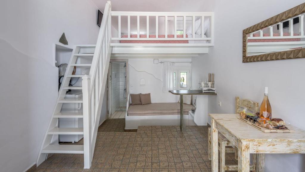 Postel nebo postele na pokoji v ubytování Floras Rooms