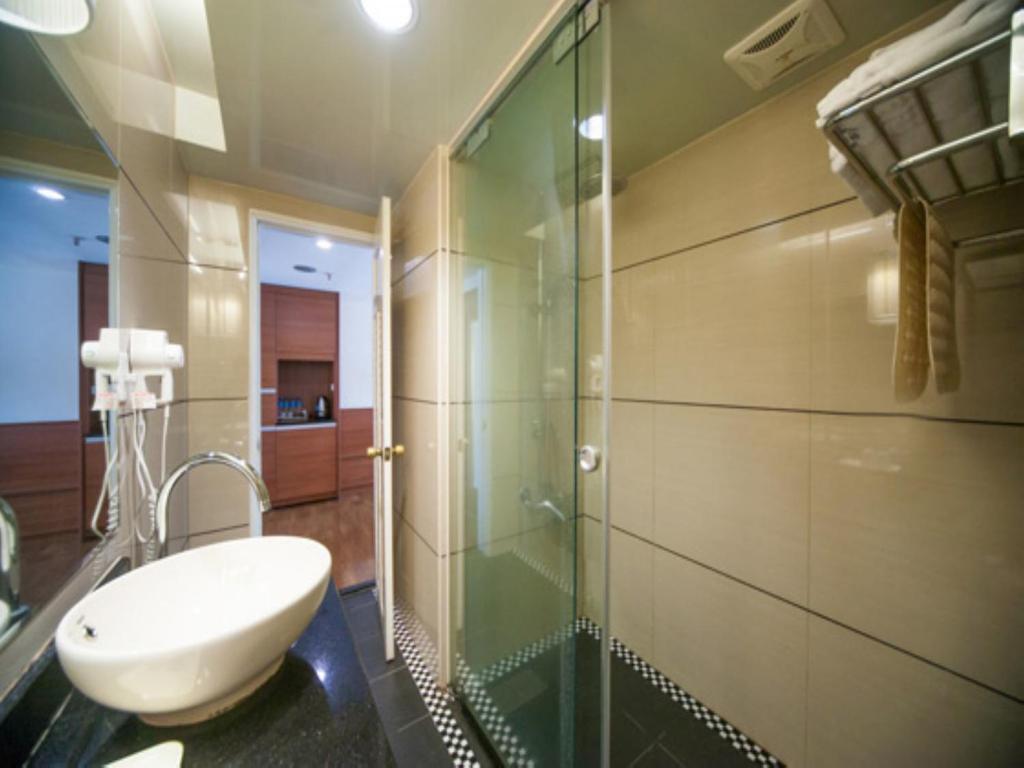 Cheng Pao Hotel - 标准四倍房间