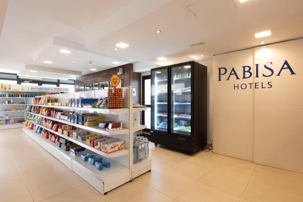 Supermarket nebo jiné obchody v  aparthotelu nebo okolí