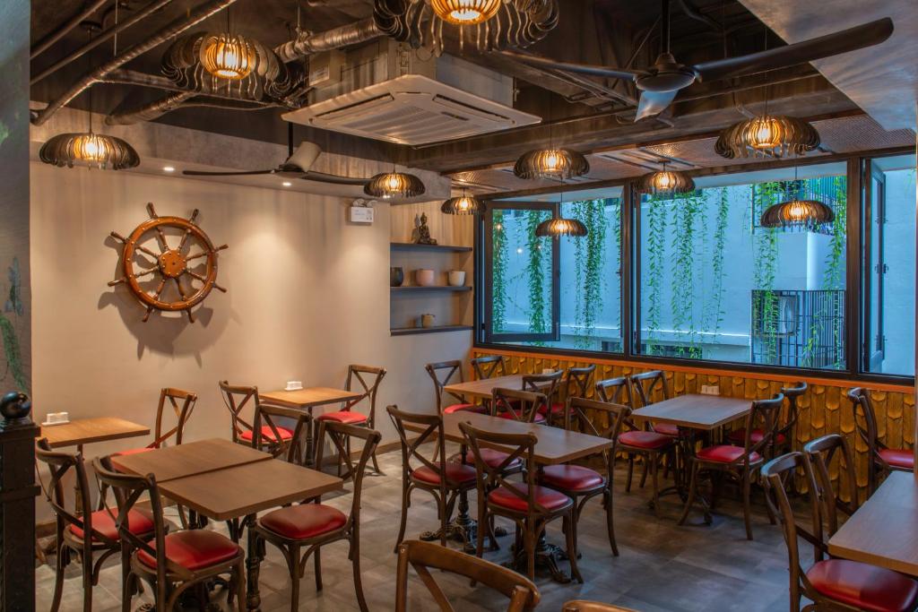 Khu vực ghế ngồi tại Aaron Boutique Hotel