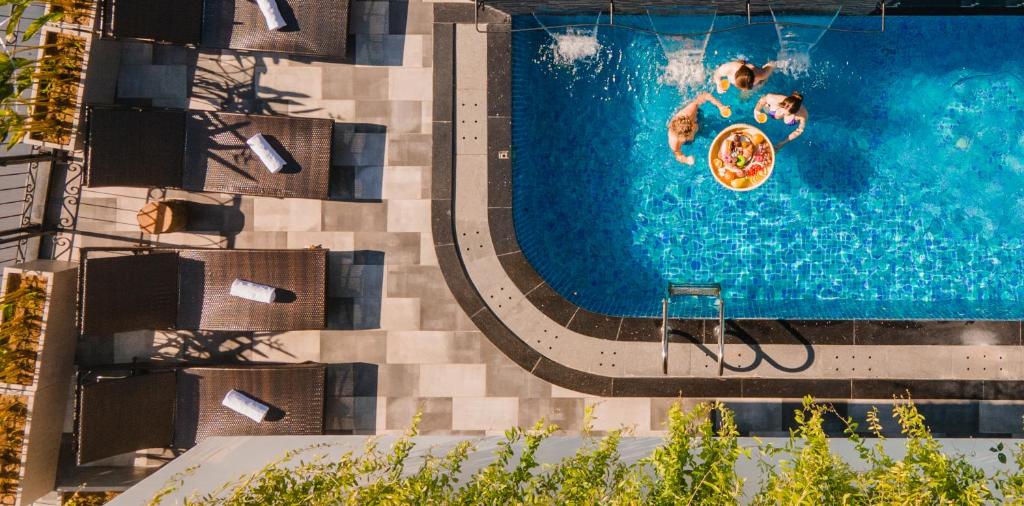 Hồ bơi trong/gần Aaron Boutique Hotel