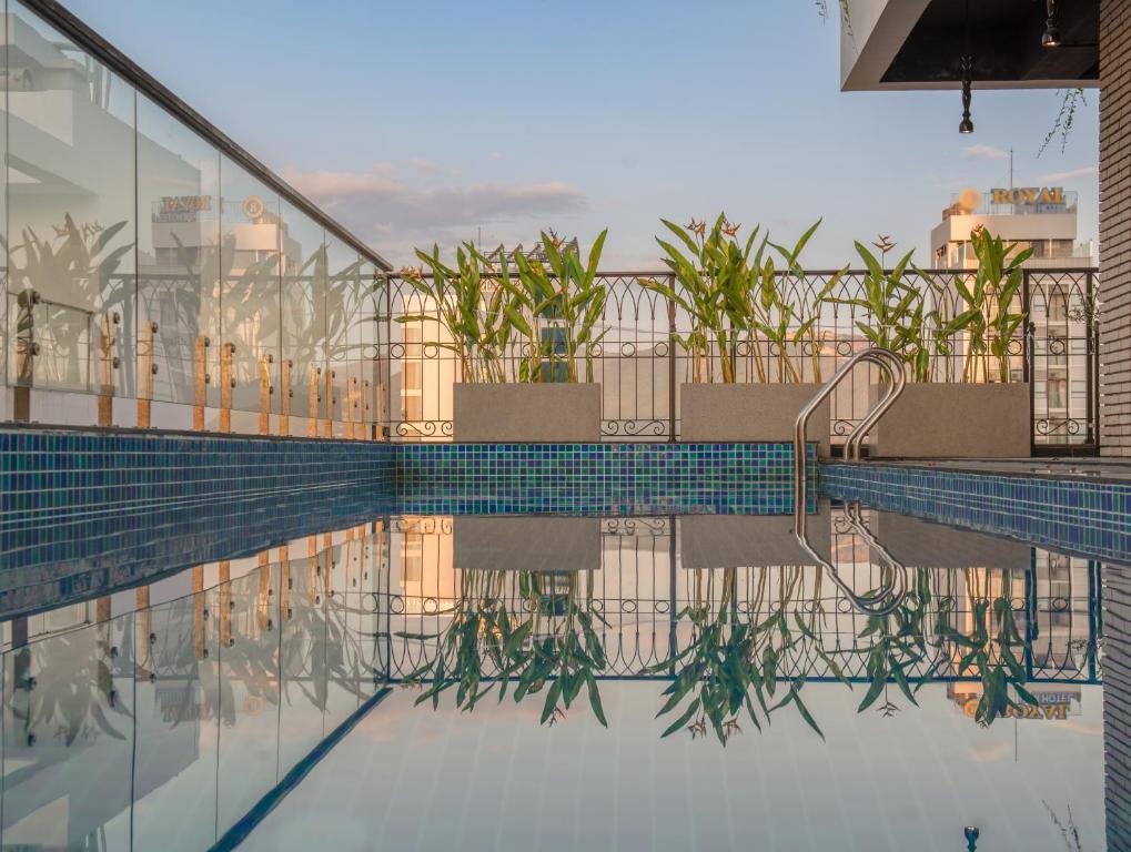 Hồ bơi trong/gần Aaron Boutique Hotel