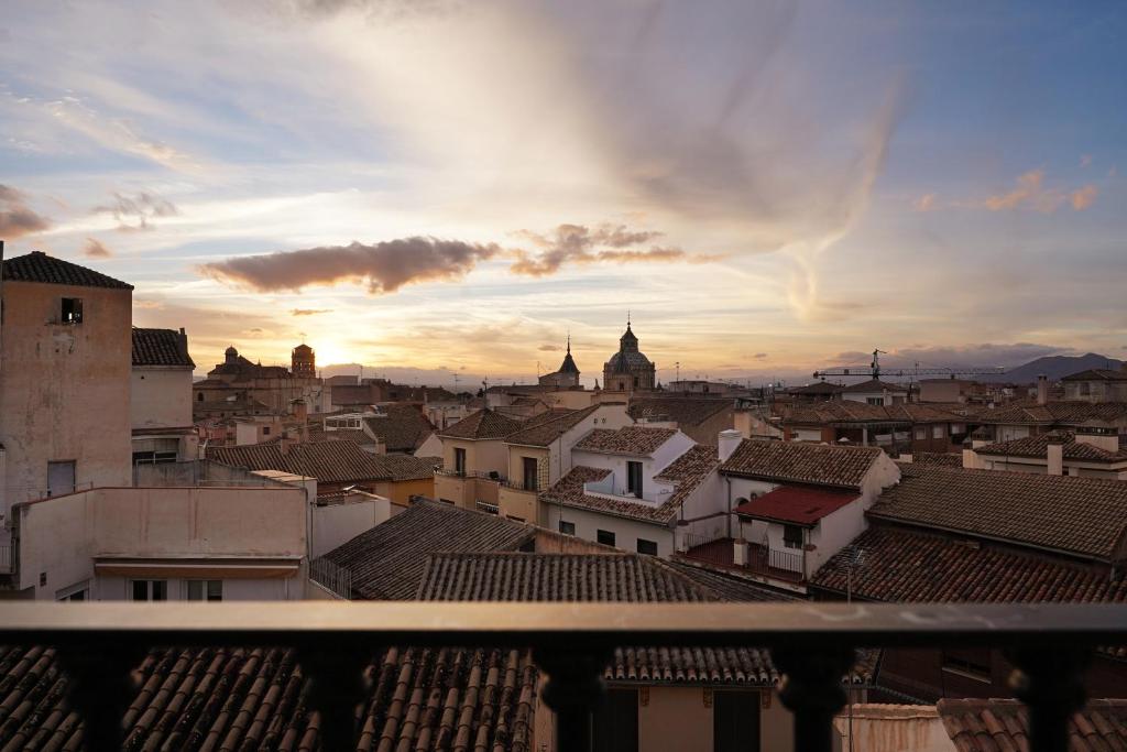 Nespecifikovaný výhled na destinaci Granada nebo výhled na město při pohledu z apartmánu