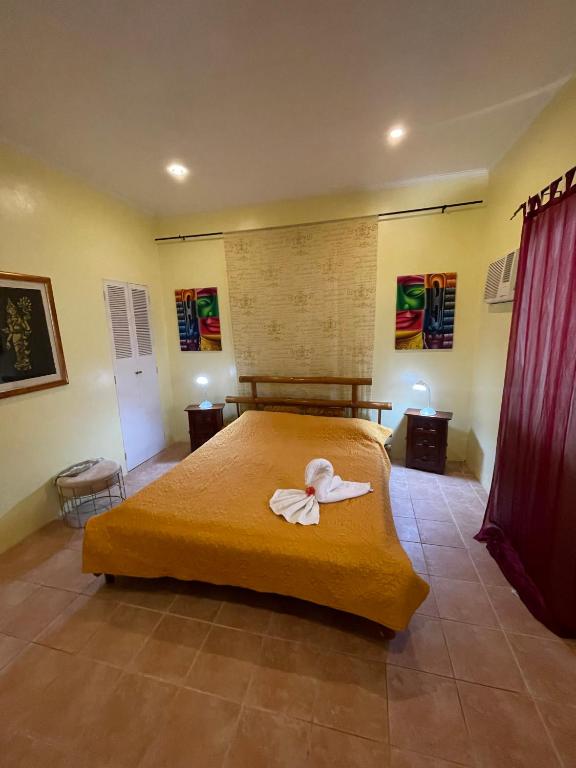 Postel nebo postele na pokoji v ubytování Palmhill Villa