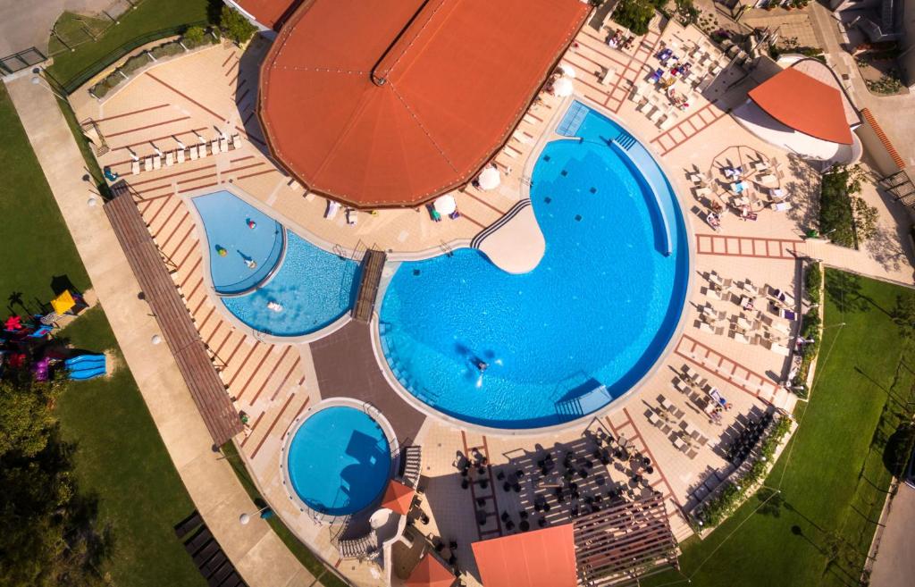 Bazén v ubytování Sunny Baška Hotel by Valamar, ex Corinthia nebo v jeho okolí