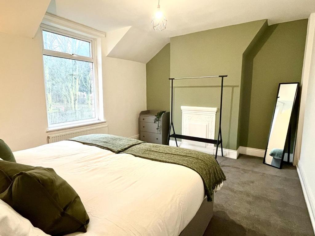 Katil atau katil-katil dalam bilik di 2Bed House-10min drive to Durham