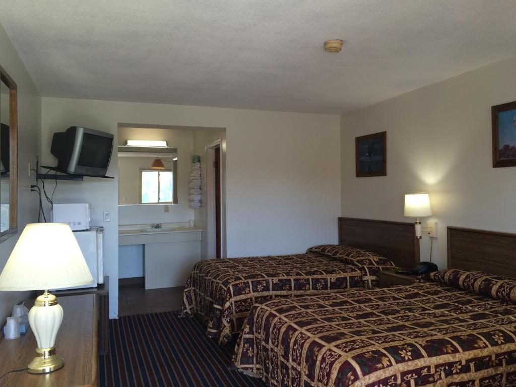Postel nebo postele na pokoji v ubytování Port Lodge Motel
