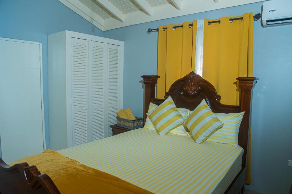 Postel nebo postele na pokoji v ubytování PARADISE VILLa SLEEP 6 PRIVATE POOL